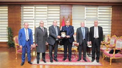 رئيس جامعة كفر الشيخ يترأس لجنة اختيار عميد كلية الثروة السمكية