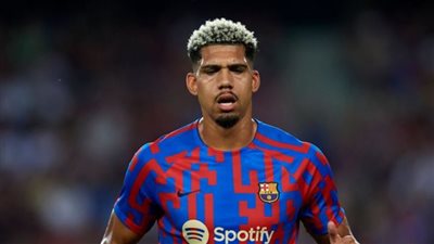 برشلونة يفكر في التضحية بـ أراخو لحل أزمته الإقتصادية