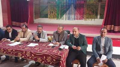 مدير تعليم نجع حمادي يبحث مع مديري المدارس استعدادات الترم الثاني