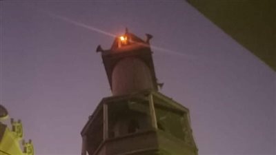 شاب يحاول إلقاء نفسه من أعلى مأذنة مسجد بنجع حمادي 