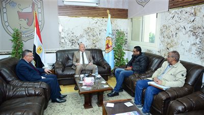 رئيس جامعة سوهاج يناقش الموقف التنفيذي للمشروعات الإنشائية الجديدة 