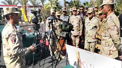 رئيس الأركان يتفقد نظم وأساليب التدريب القتالي للفرد المقاتل بقيادة قوات الصاعقة