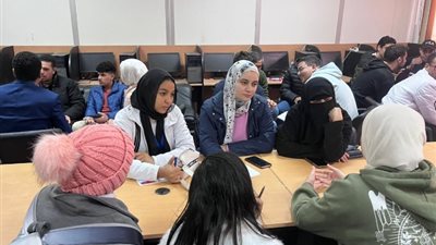 انطلاق المعسكر الأول لتوليد الأفكار بجامعة القناة