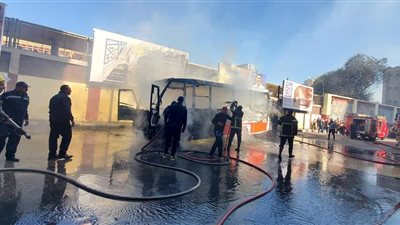 تفحم أتوبيس وهروب الركاب قبل وقوع خسائر فى الأرواح بمحافظة أسيوط