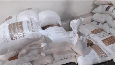   ضربة قوية لاحد المصانع تحت السلم احباط محاولة طرح كميات كبيرة من المواد الغذائية منتهية الصلاحية بالاسكندرية 