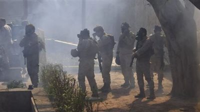 العسكريون المتقاعدون يحتشدون بمظاهرات غاضبة أمام مقر الحكومة في لبنان