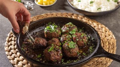 حضري لفائف الكفتة المحشية بالجبن وتمتعي بمذاق شهي