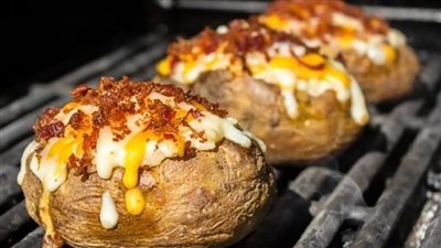 صحية وسريعة.. طريقة عمل بطاطس مشوية بالمايكروويف