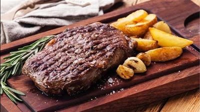على خطى المطاعم.. حضري ستيك اللحم بصوص الليمون والزنجبيل