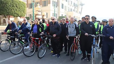 محافظ القاهرة يشارك في الجولة الميدانية بالدراجات