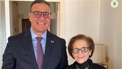 سفير مصر بالجزائر يلتقي بالمجاهدة جميلة بوحيرد.. رمز للتضحية دفاعا عن الوطن