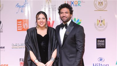 بدء توافد النجوم على حفل افتتاح مهرجان الأقصر للسينما الإفريقية في معبد الأقصر - صور