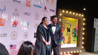 فيديو| حسن الرداد وإيمي يبهران جمهور الأقصر للسينما الإفريقية بالمعبد الفرعوني 
