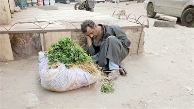 مواطنون «عايشين» بستر ربنا