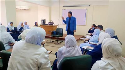 مستشفيات جامعة أسيوط تنظم ندوات حول مهارات التفريغ النفسي لإدارة ضغوطات العمل