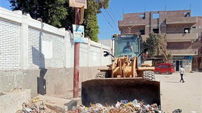 رفع 600 طن مخلفات وتسوية وتمهيد طرق خلال حملات نظافة بديروط والبدارى