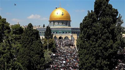 طقوس تلمودية.. مستوطنون يقتحمون باحات المسجد الأقصى