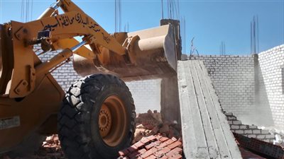 إزالة 34 حالة تعدٍ على أراضى أملاك الدولة بمراكز البدارى وأسيوط والغنايم