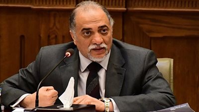 عبدالهادي القصبي يستعرض مشروع قانون حقوق المسنين