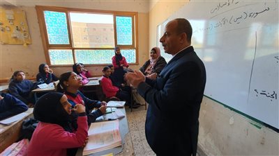 وكيل تعليم الأقصر يتفقد مدارس الإدارة بالتزامن مع استئناف الدراسة