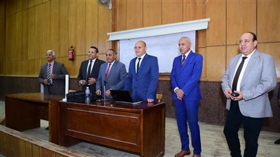 رئيس جامعة سوهاج يتابع سير العملية التعليمية مع بداية الفصل الدراسي الثاني