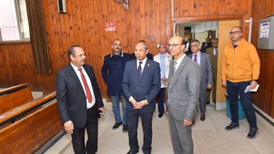 رئيس جامعة أسيوط يتابع انطلاق الفصل الدراسي الثاني