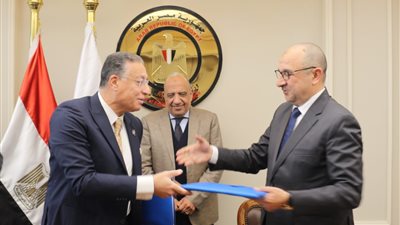 توقيع عقد إنشاء وإدارة مصنع لإنتاج منتجات الكلور ومشتقاته