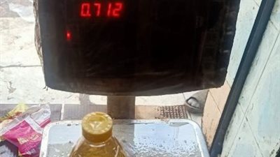 ضبط 5 أطنان زيت مجهول المصدر داخل مصنع تعبئة في ديرب نجم بالشرقية