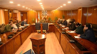 محافظ أسيوط يناقش آخر المستجدات بشأن محطة صرف صحي المنطقة الصناعية 