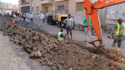 بدء أعمال إحلال وتجديد خط الصرف الصحى لأبراج الربيع بكفر الشيخ 