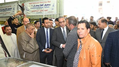 محافظ الفيوم يفتتح معرض 