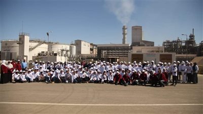 200 طفل من المحافظات الحدودية في زيارة لمصنع 