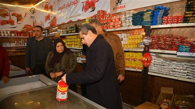 محافظ الغربية يتابع توافر السلع الاساسية بالأسواق 