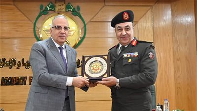وزير الري يستعرض إنجازات الأعوام العشرة الماضية أمام الدارسين بالأكاديمية العسكرية