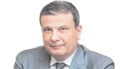 علاء‭ ‬فاروق‭ ‬رئيس‭ ‬مجلس‭ ‬إدارة‭ ‬البنك‭ ‬الزراعى‭: ‬ قروض‭ ‬ميسرة‭ ‬بفائدة‭ ‬5‭% ‬لمربى‭ ‬الأبقار الحلابة والسداد من عائد الإنتاج