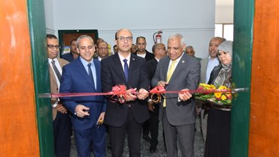 رئيس جامعة أسيوط يفتتح أعمال التجديد والتطوير بكلية الهندسة