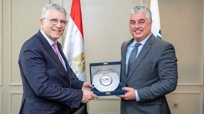 رئيس اقتصادية قناة السويس يستقبل وفد المفوضية الأوروبية