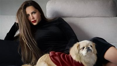 ريم مصطفى تتألق في أحدث جلسة تصوير بالأسود