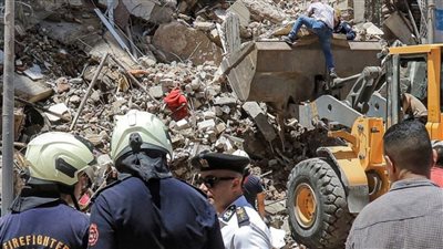 إخلاء أسرتين من عقار عقب انهياره بشكل جزئى بالسيدة عائشة
