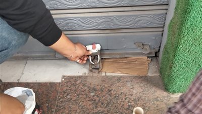 غلق 4 محال تجارية بدون ترخيص في حملة بالإسماعيلية