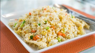 علي الطريقة الصينية.. حضري أرز بالخضار اللذيذ