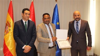 وزارة العمل تناقش قضايا الهجرة غير الشرعية وورشة عمل لبناء قدرات الجهات التنفيذية بالأقصر