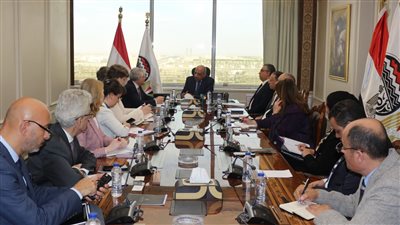 وزيرا قطاع الأعمال والنقل يبحثان مع وفد المفوضية الأوروبية سبل التعاون المشترك 