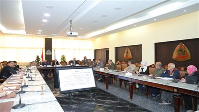 رئيس جامعة الزقازيق يعقد اجتماعاً لمناقشة خطة تطوير الحرم الجامعى