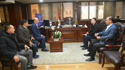 محافظ الغربية يناقش الموقف التنفيذي لمشروع تطوير عواصم المحافظات