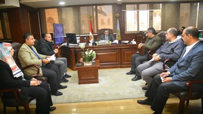 محافظ الغربية يناقش الموقف التنفيذي لمشروعات المحلة الكبرى