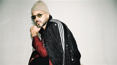  أبو يصدم جمهوره بعيد الحب بأغنية 