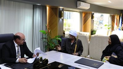 مساعدات إنسانية لـ 20 مواطنا ومواطنة خلال اللقاء الأسبوعي مع محافظ أسوان