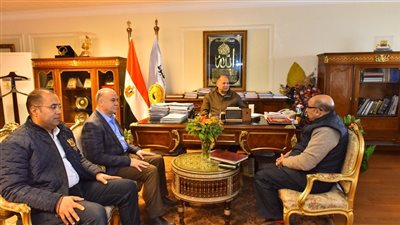 محافظ أسيوط يوجه بتكثيف الجهود والتنسيق بين مديرية الصحة وهيئة التأمين الصحي