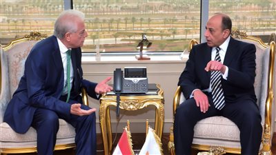 محافظ جنوب سيناء ووزير الطيران يناقشان نقل المشاركين بالمؤتمر الدولي للسياحة الصحية 